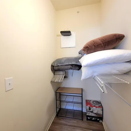 2 Bedroom Apartment, Free Parking, Next To Mayo! Rochester Exterior photo