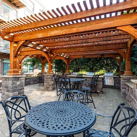 2 Bedroom Apartment, Free Parking, Next To Mayo! Rochester Exterior photo