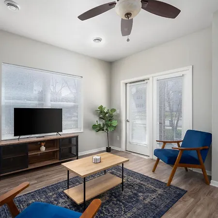 2 Bedroom Apartment, Free Parking, Next To Mayo! Rochester Exterior photo