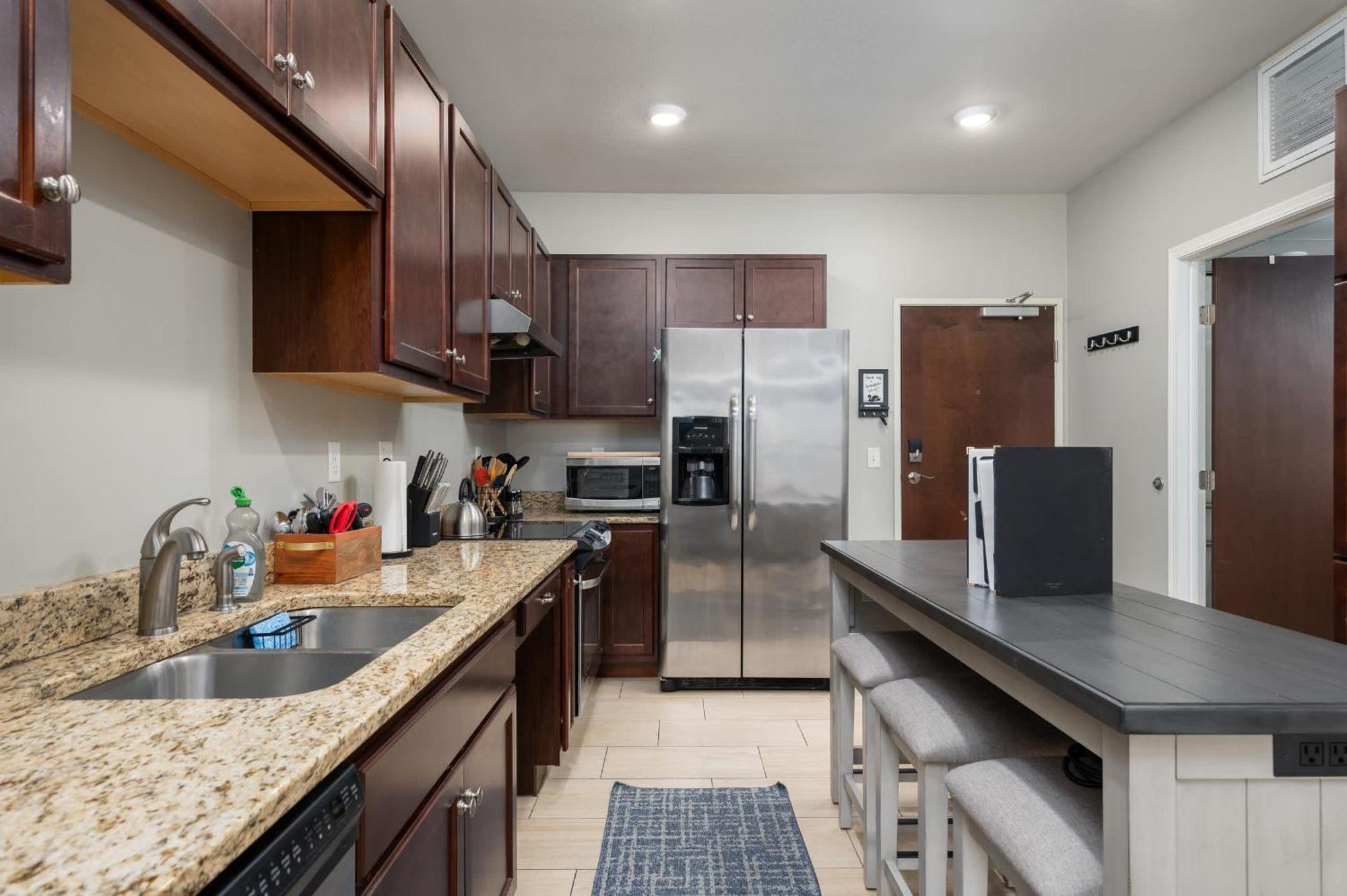 2 Bedroom Apartment, Free Parking, Next To Mayo! Apartment *